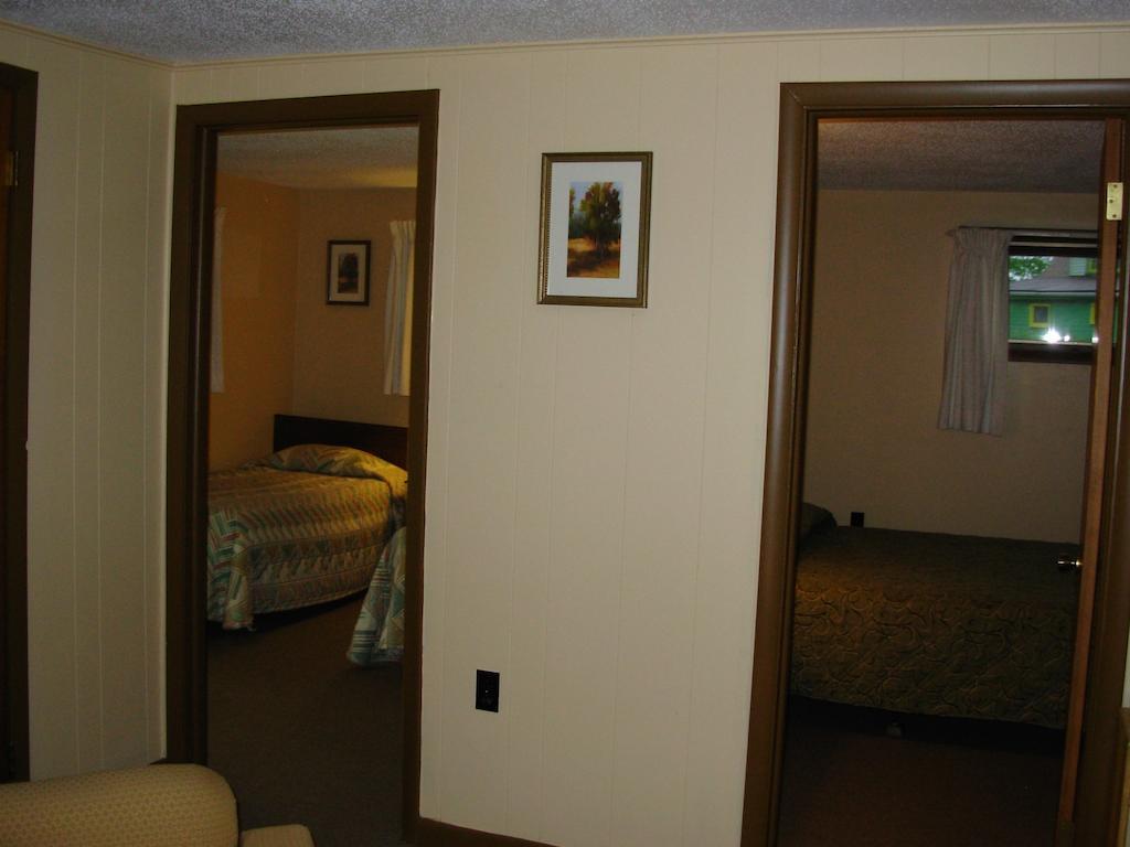 Red Carpet Inn On The Lake - オニオンタ エクステリア 写真
